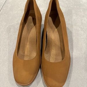 Elegant Tan Women's Shoes